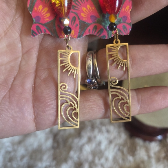 Handmade Beautiful Artisan dangle Earrings - Picture 14 of 16